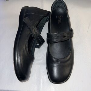 Ziera black leather Mary‎ Janes Velcro strap comfort Sz 9.5 US